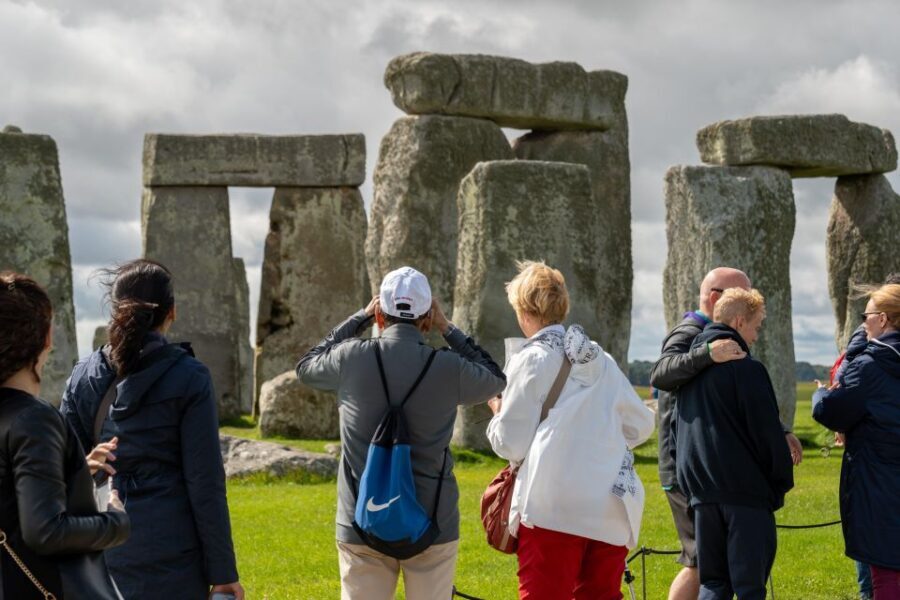 Southampton: Cruise Transfer to London via Stonehenge - Visiting Stonehenge: The Heart of the Tour