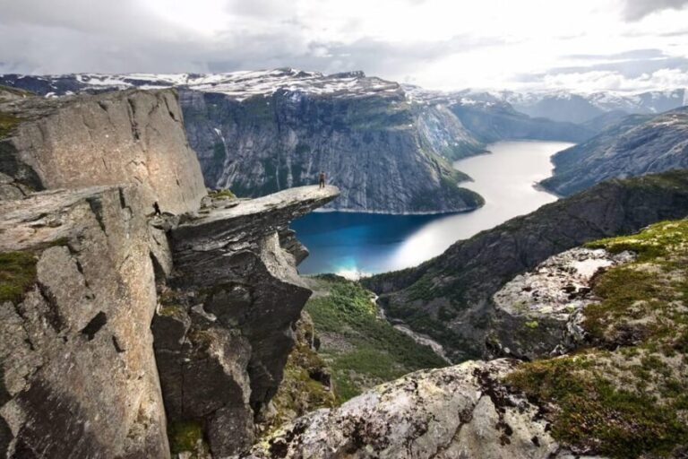 Stavanger: Guided Hike to Trolltunga - Transport and Logistics