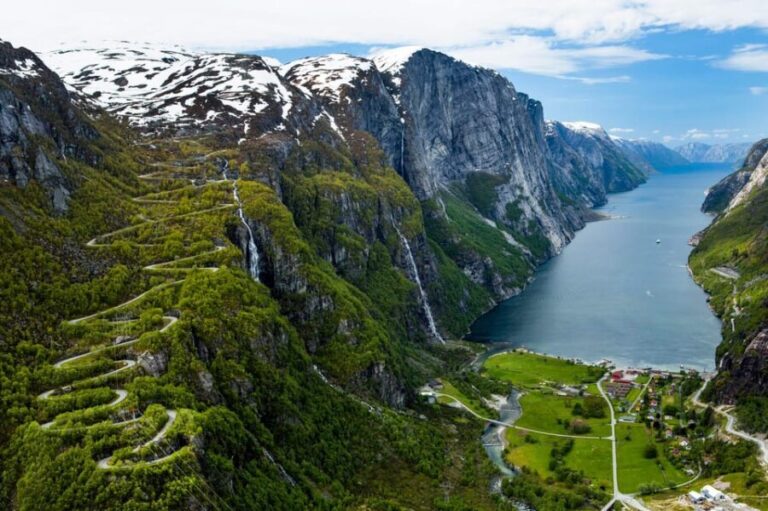 Stavanger: Kjerag and Lysebotn Guided Tour - Transportation & Group Size