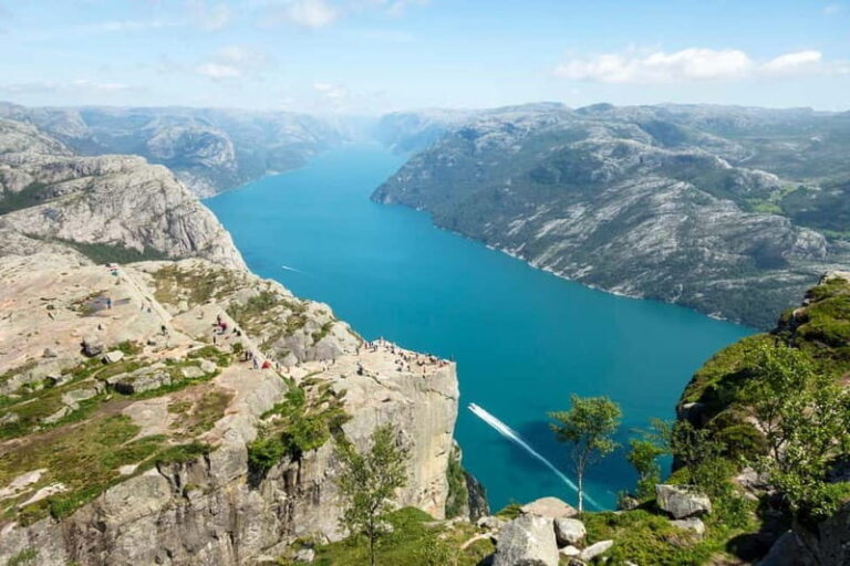 Stavanger: Lysefjorden Cruise and Preikestolen Hike - The Preikestolen Experience