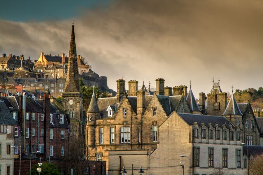 Stirling: Historical Walking Tour in Spanish - Who Should Book This Tour?