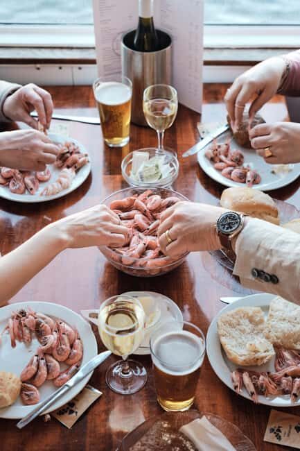 Stockholm: All-You-Can-Eat Shrimp/Tacos Cruise & Cover band - Who Should Consider This Tour?