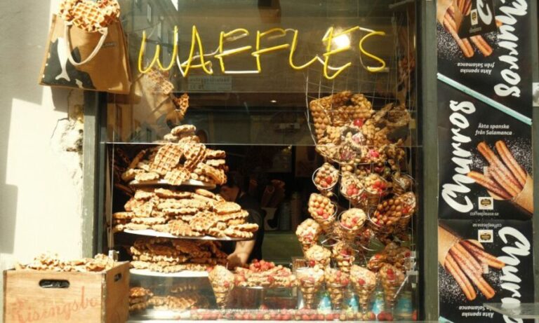 Stockholm: Old Town Self-Guided Tour Learn and solve Puzzles - Who Will Enjoy This Tour?