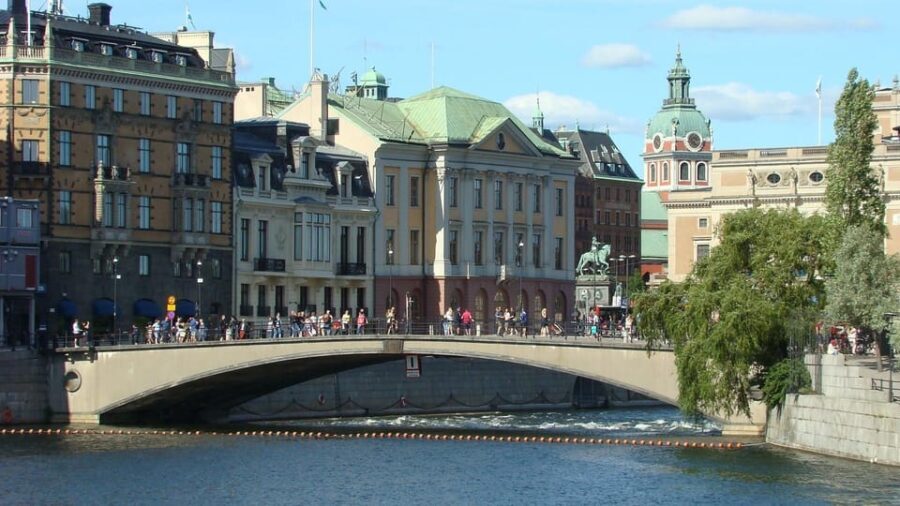 Stockholm: Old Town Walking Tour and the Vasa Museum - Authentic Insights from Reviewers