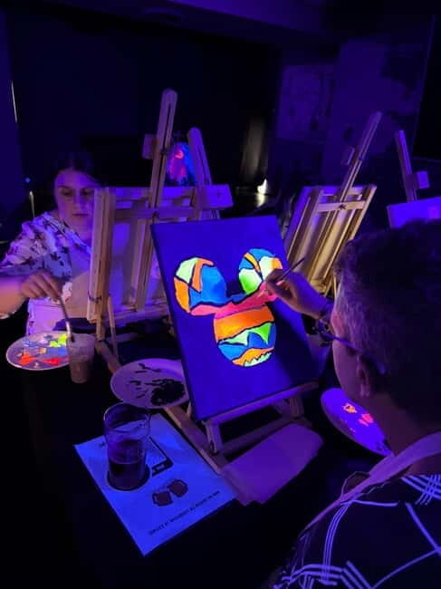 Strasbourg: Painting in the dark workshop with drinks - What to Expect from the Experience
