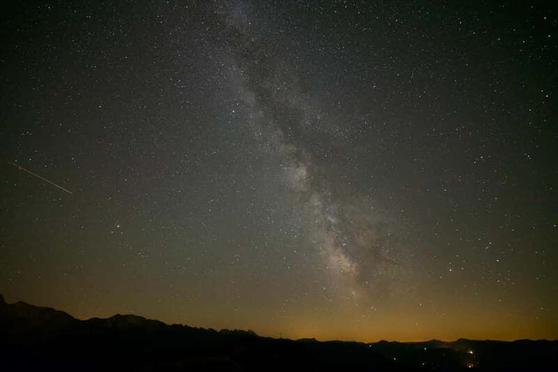 Stroll among the stars : Stargazing and Astronomy Tour - The Experiences Strengths and Possible Drawbacks