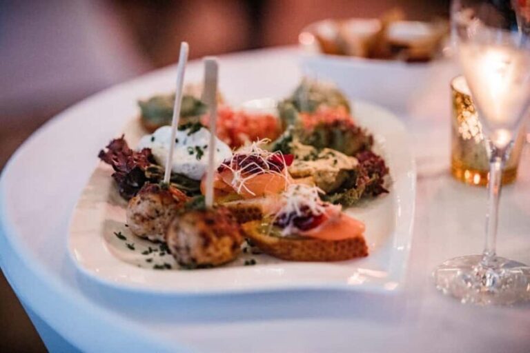 Stuttgart: Valentine's Day Candlelight Dinner - The Menu and Dining Experience