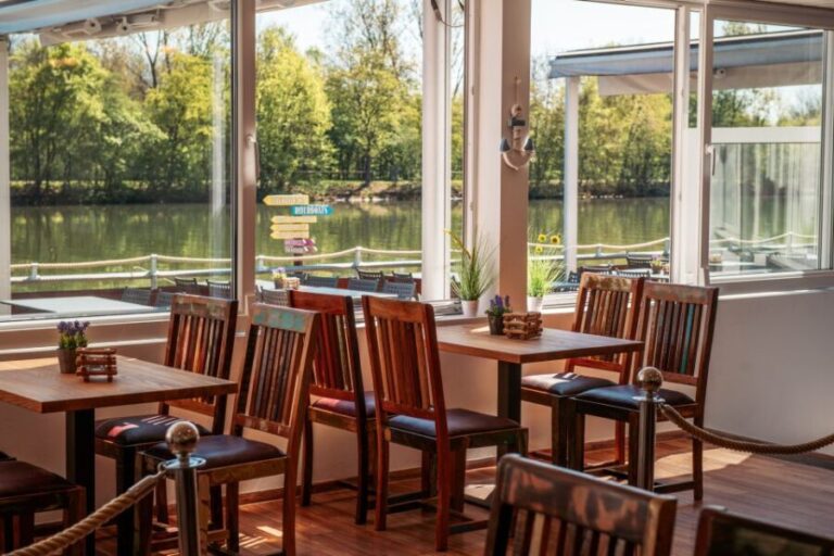 Stuttgart: Winter Sunday Brunch Buffet - Who Will Love This Brunch?