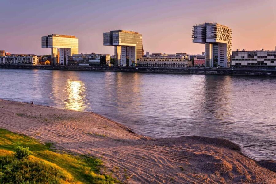 Sunset & Blue Hour Photography Photo walk through Cologne - Who Should Consider This Experience?