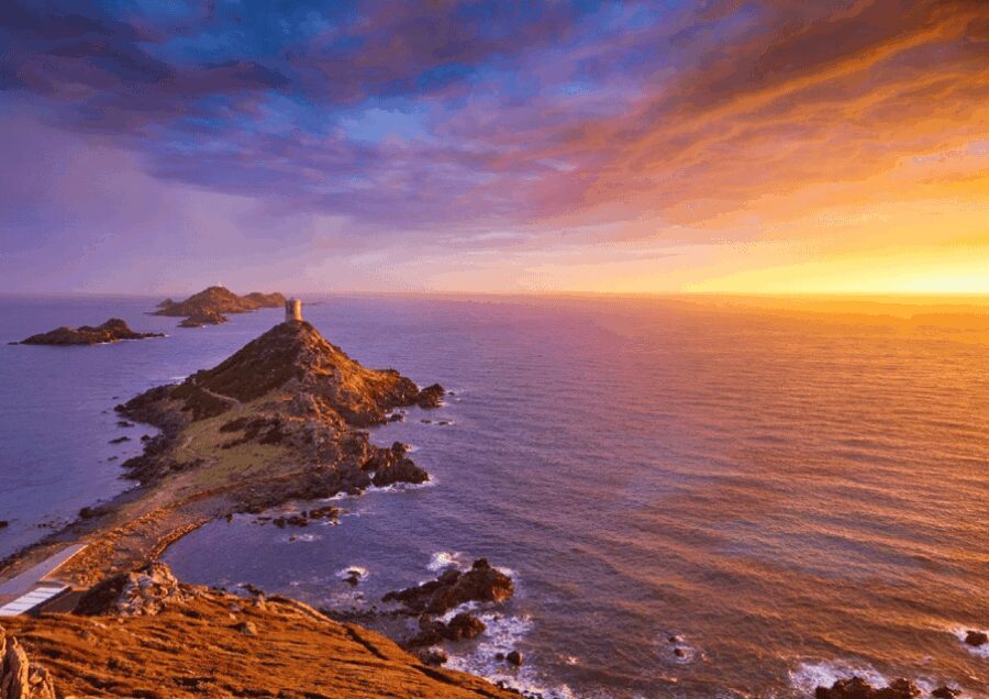 Sunset to Corsican song on a catamaran - Analyzing the Value