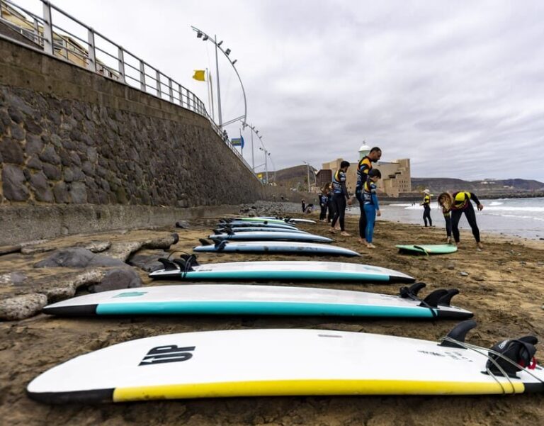 Surf lessons in Las Canteras Beach - The Instructor and Review Insights