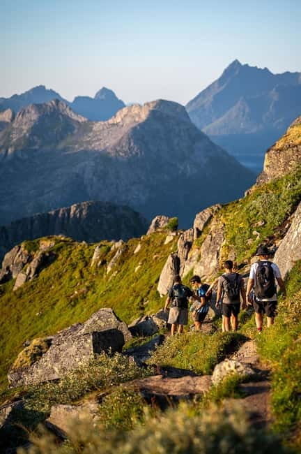 Svolvær: Guided Hike with Snacks - The Value of the Experience
