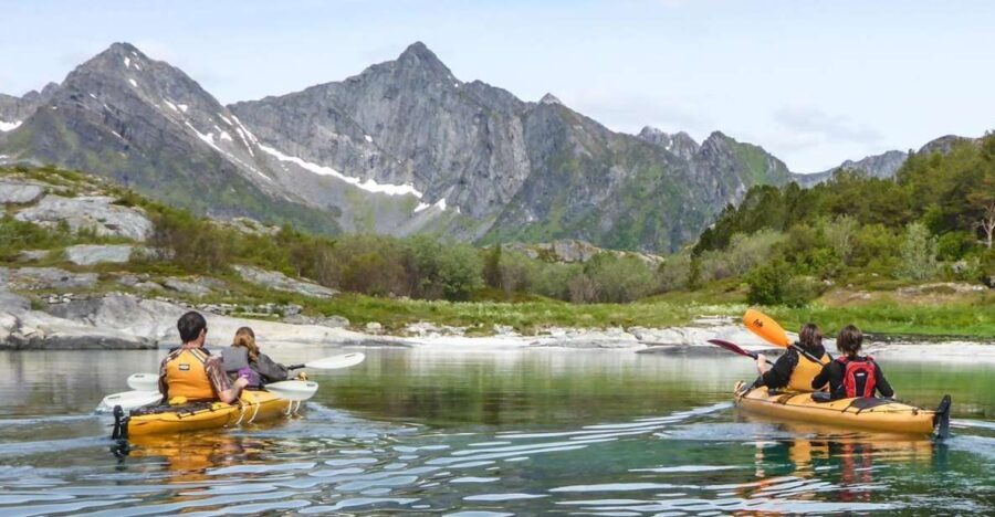Svolvaer: Sea Kayaking Experience - An In-Depth Look at the Svolvaer Sea Kayaking Experience