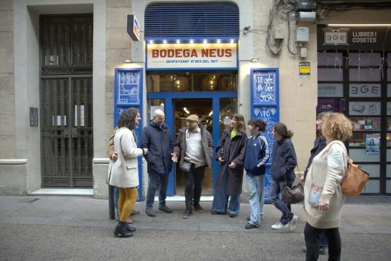 Tapas tour in Gracia quarter: Food, drinks & modernist gems - Market & Food Stops: A Flavorful Journey