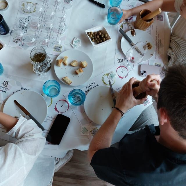 Tasting of sicilian olive oils and specialties - The Value of the Experience