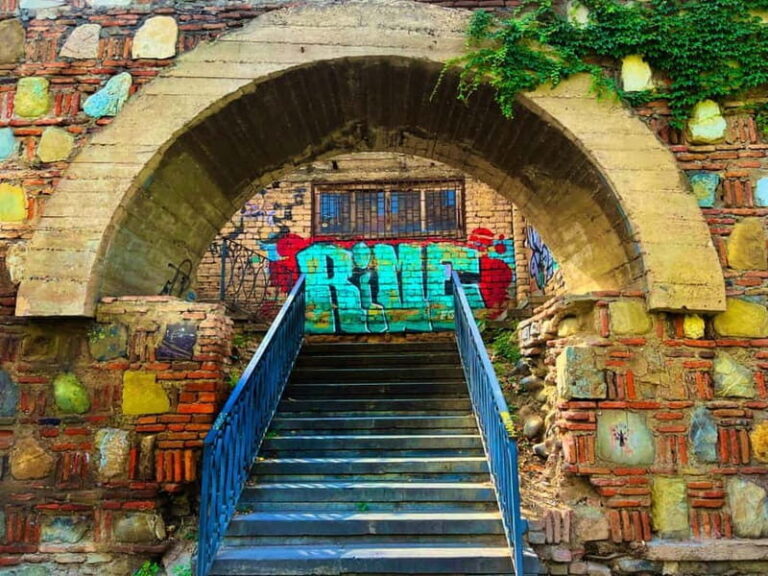 Tbilisi: Hidden Gems Walking Tour with Food & Wine Tastings - Pricing and Value