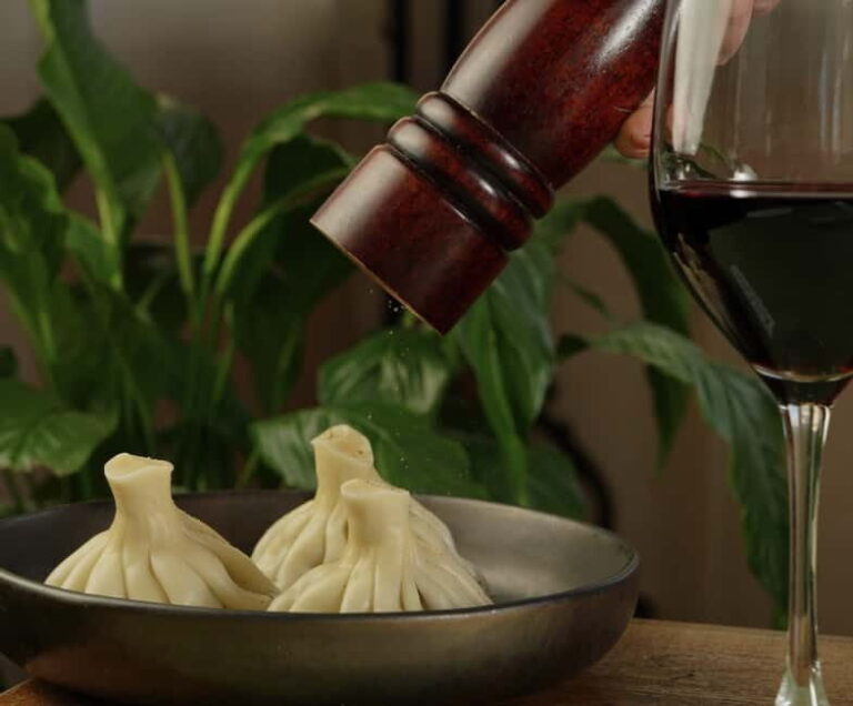 Tbilisi: Khinkali Tasting Lunch with Local Drinks and Pickup - The Local Drinks: A Perfect Pairing