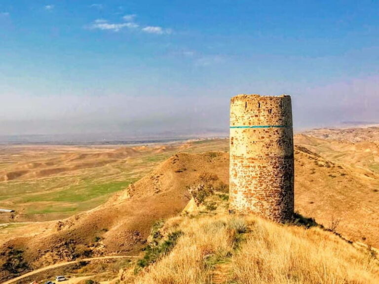 Tbilisi: Real Adventure Gareja & Rainbow Desert 4x4 + Hike - Exploring Ancient Monastic Sites