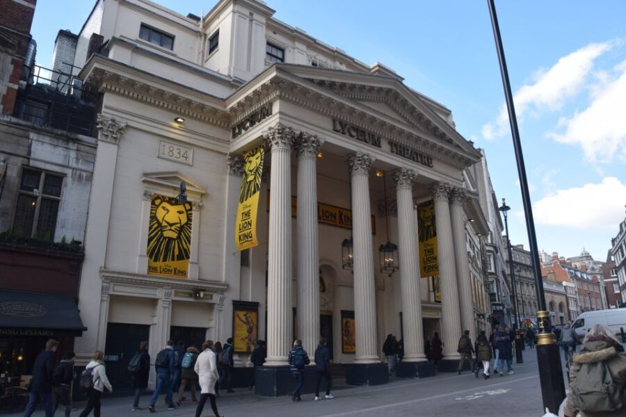 The Crown Walking Tour of London - The Filming Locations & Landmarks in Detail