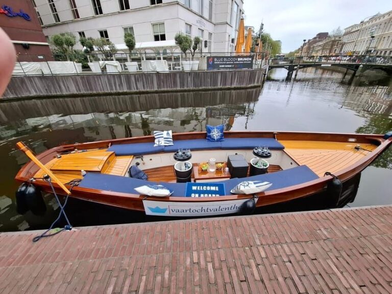 The Hague: Private Boattour up to 10 persons - An In-Depth Look at the Experience