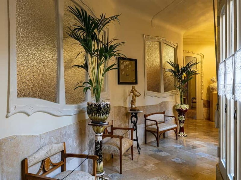 Tiquets & Guide: Lights and shadows of the Casa Milà - Antoni Gaudí - Barcelona - Practical Details and Tips for Your Visit