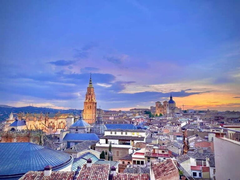 Toledo Mágico, the original night tour: mystery, curiosities, and secrets. - Who should consider this tour?