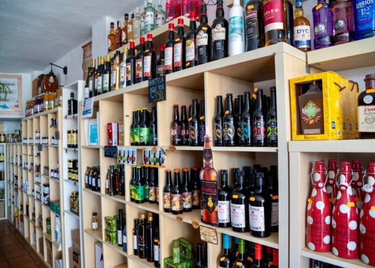 Torremolinos/Benalmadena: Nerja Caves Tour with Frigiliana - Frigiliana: The Beautiful White Village