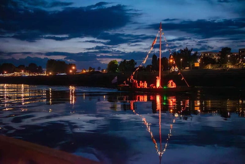 Toru: Toru at Night from a Boat on the Vistula - Who Will Love This Cruise?