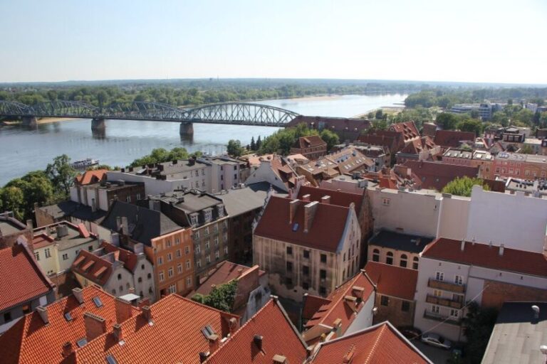 Torun Old Town Highlights Private Walking Tour - The Practicalities: What to Expect