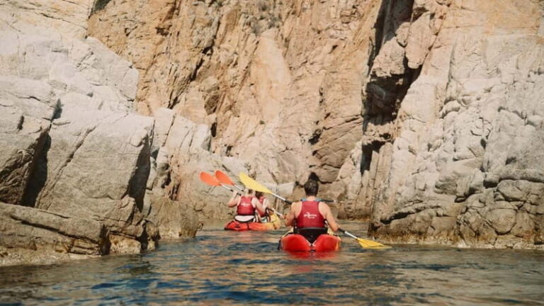 Tossa de Mar: Guided Kayaking Tour & Snorkelling - The Group Dynamic & Guides