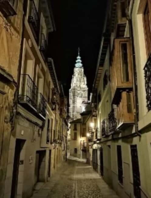 Tour Nocturno de Leyendas y Misterios con Subterráneo - The Experience in Detail