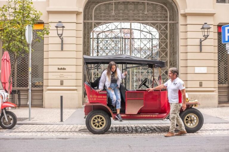 Tour Porto: Classic Car + A Toast with Port Wine - Authentic and Balanced Experience