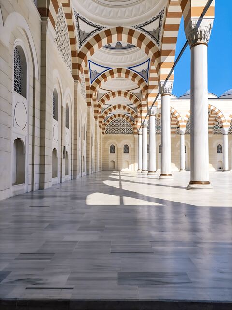 Tour to Camlica Hill, Camlica Mosque & Camlica Tower - Visiting Camlica Mosque: Istanbul’s Largest Religious Landmark