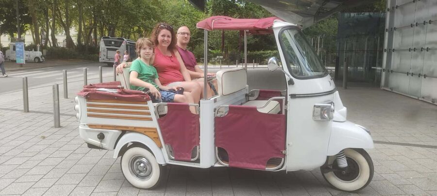 Tours: visite du coeur historique de la ville. - Transportation and Practicalities