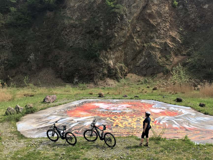 Trakoan: Bike tour to the cave, castle and volcano - Visit to Klenovnik Castle