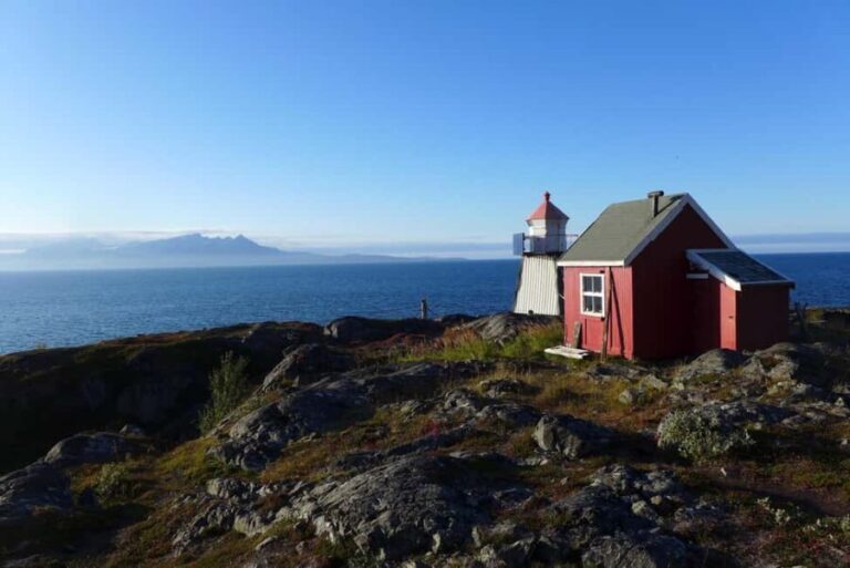 Tromsø: Lyngstuva Lighthouse Guided Hike with Lunch - Wildlife & Coastal Charm