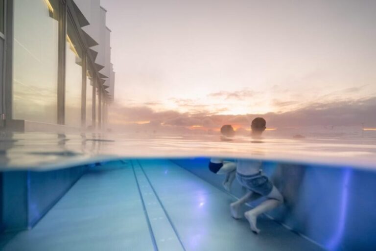 Tromsø: Spa/Pool with Bath, Sauna and Outdoor Heated Pool - Who Should Consider This Experience?