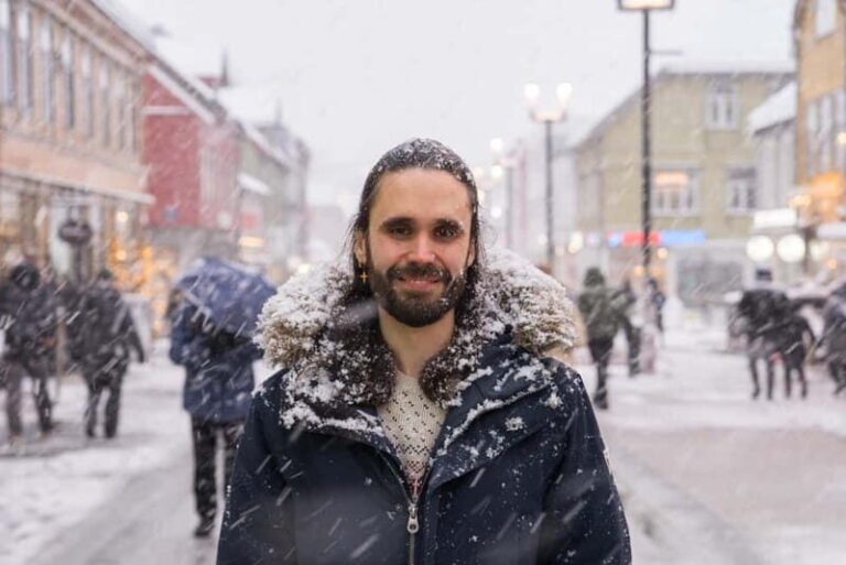 Tromsø: Spanish tour of the historic center and the Polar Museum - Discovering Tromsø’s Past and Present