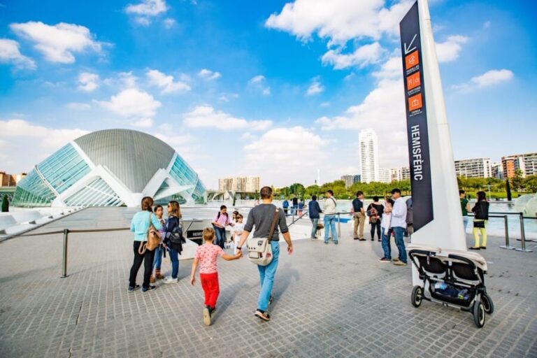 Valencia: City of Arts and Science 3D Movie at Hemisfèric - What Makes It Special?