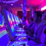 Valencia: Fluorescent painting workshop and wine - Exploring the Fluorescent Painting Workshop in Valencia