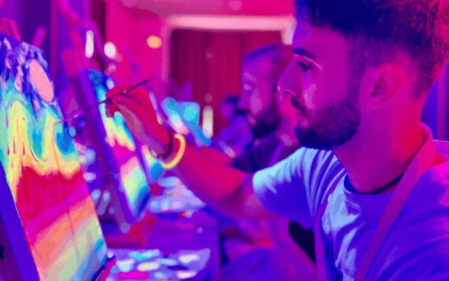 Valencia: Pinta un cuadro fluorescente y bebe vino - Who Would Love This Tour?