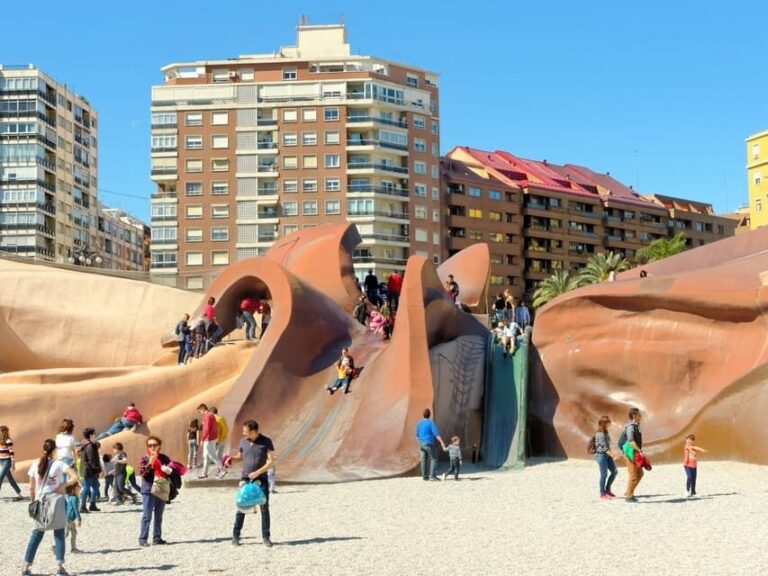 Valencia: Private Family Tour with Churros, Parks & Museum - The Itinerary Breakdown