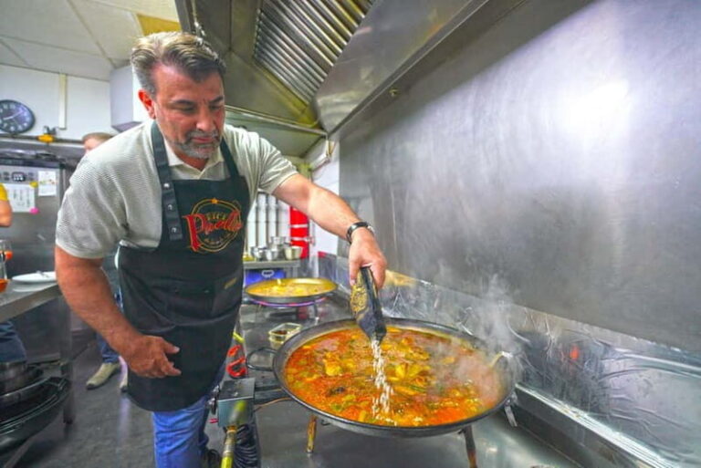 Valencia: Traditional Paella Cooking Class and Dinner - The Experience in Detail: What to Expect