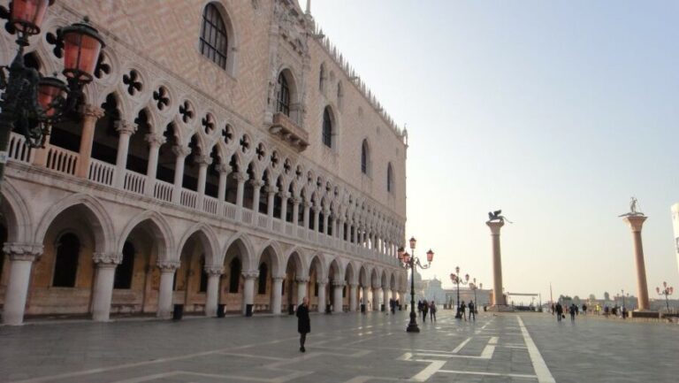 Venice: 1.5-Hour Wandering Around the City - Itinerary Breakdown: What to Expect