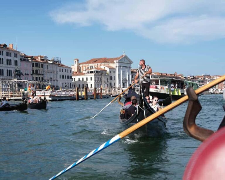 Venice: City Center Walking Tour & Iconic Gondola Ride - The Virtual Reality Finale: A Blend of Past and Present