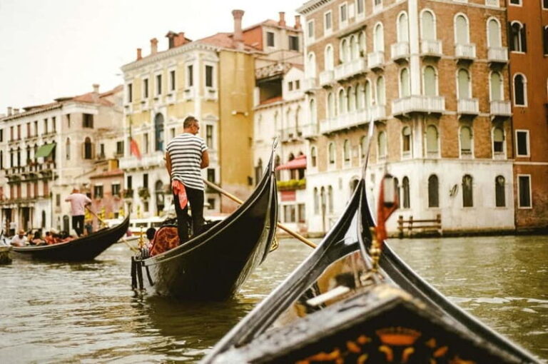 Venice: Gondola tour with live introductory commentary and audio guide - Who Is This Tour Best For?