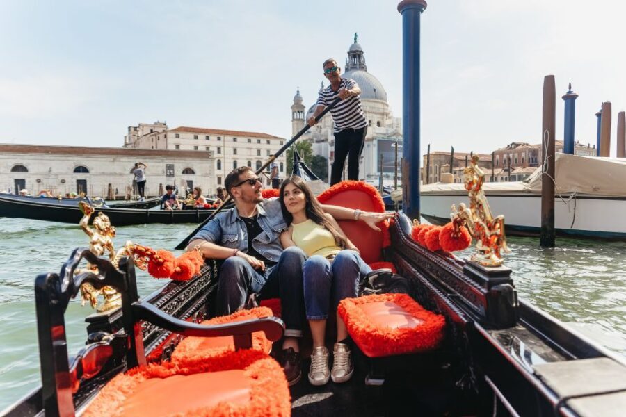 Venice: Grand Canal Gondola Ride with App Commentary - The Details That Matter