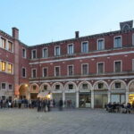 Venice: Rialto Market Food Tour with 3 Tastings - Crossing the Rialto Bridge & Learning Its Significance