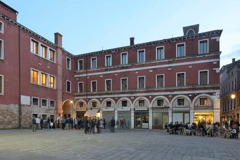 Venice: Rialto Market Food Tour with 3 Tastings - Crossing the Rialto Bridge & Learning Its Significance