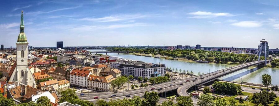 Vienna: Bratislava & Budapest Small Group Guided Day Tour - Analyzing the Experience: What to Expect